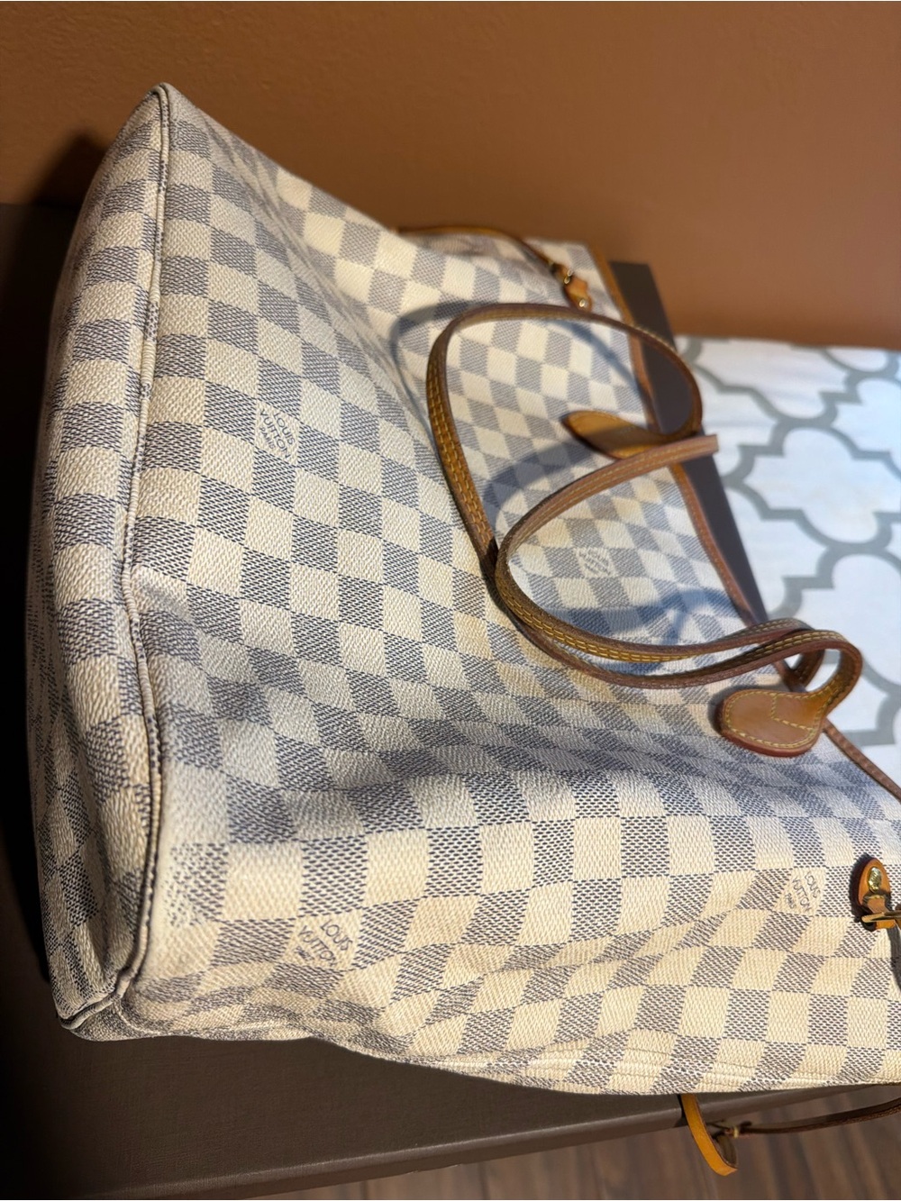 Louis Vuitton Damier Azur Tote with Vachetta Trim in White and Tan - Picture 4 of 6
